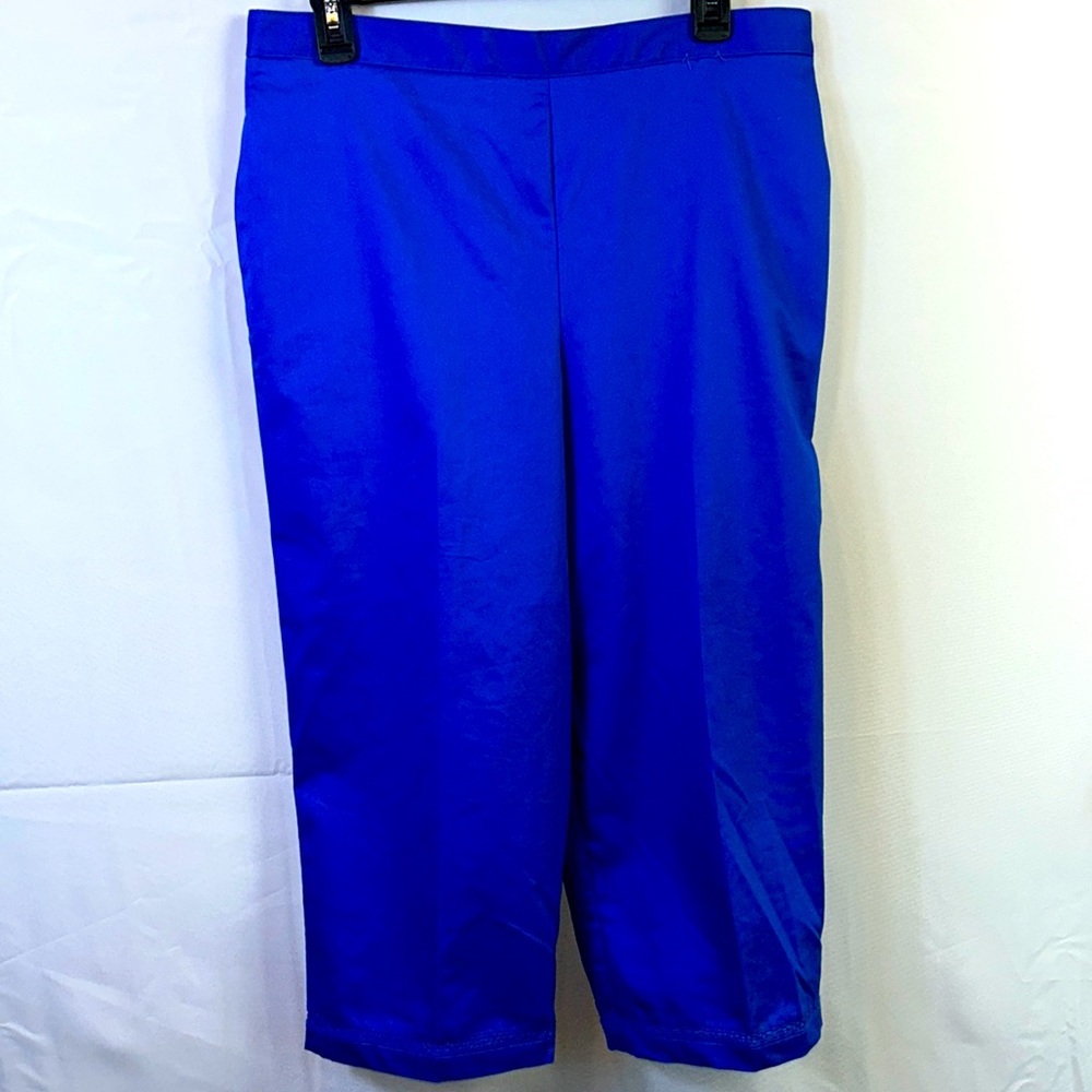 Alfred Dunner Royal Blue Capris with stretch!